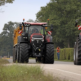 Kuva lehdistötilaisuudesta, jossa esiteltiin uusi Case IH Optum.