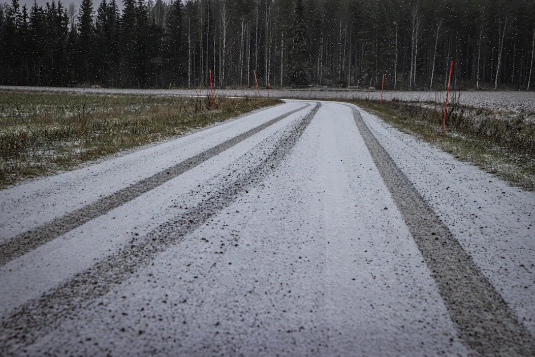 Osassa Suomea lumi on jo tuonut toivottua valkeutta pimeyden keskelle. Kuva Elimäeltä marraskuun loppupuolelta.