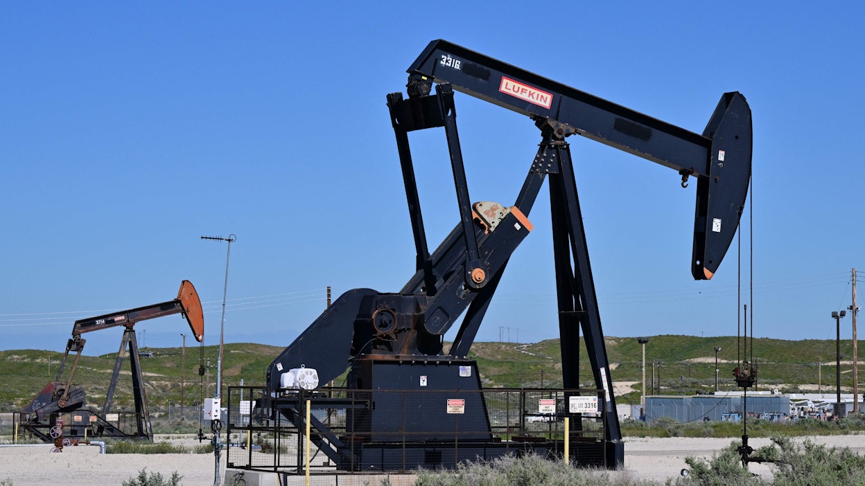 Raakaöljyn hinta on noussut ja laskenut sotauutisten tahtiin. LEHTIKUVA/AFP.