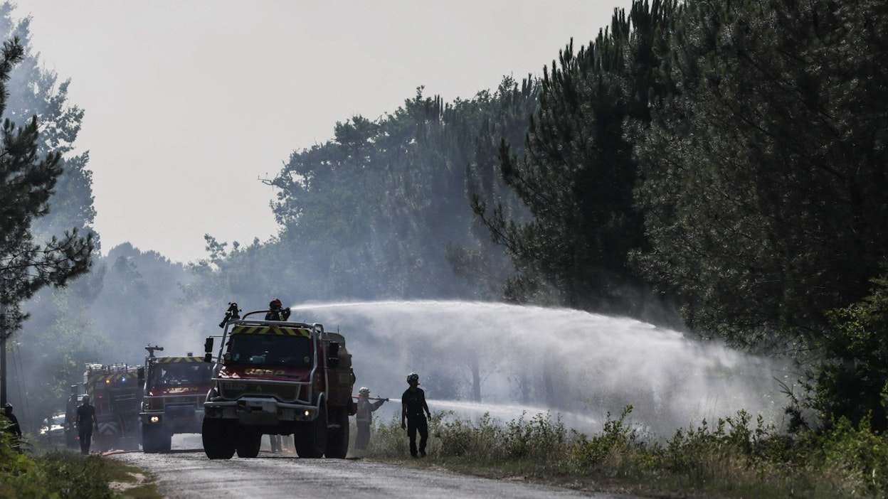 Ranskassa on ollut tuhoisia maastopaloja. Kuva sunnuntailta Girondesta Lounais-Ranskasta. LEHTIKUVA/AFP.