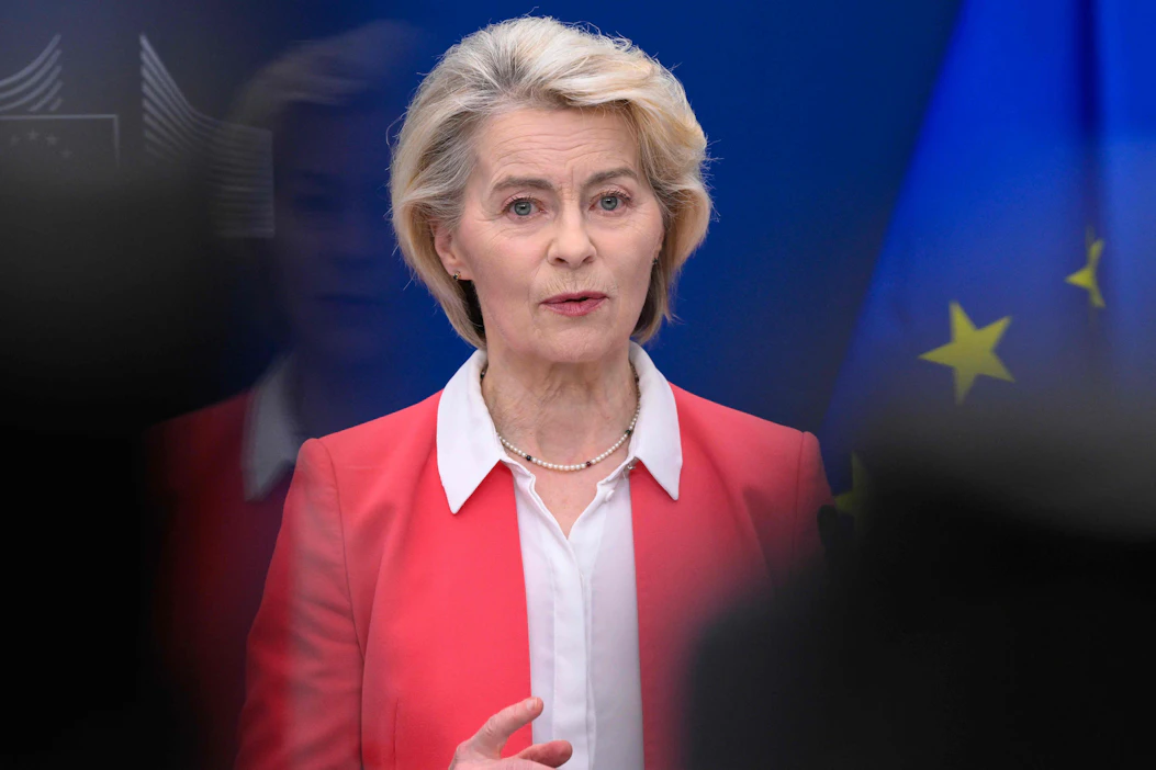 Unionin pakotteita kohdistetaan Euroopan komission puheenjohtajan Ursula von der Leyenin mukaan ensimmäistä kertaa myös Venäjän varjolaivastoon. AFP/LEHTIKUVA.