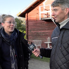 Anne-Leena Pellikka Juha Jokisen haastateltavana Keiteleellä.