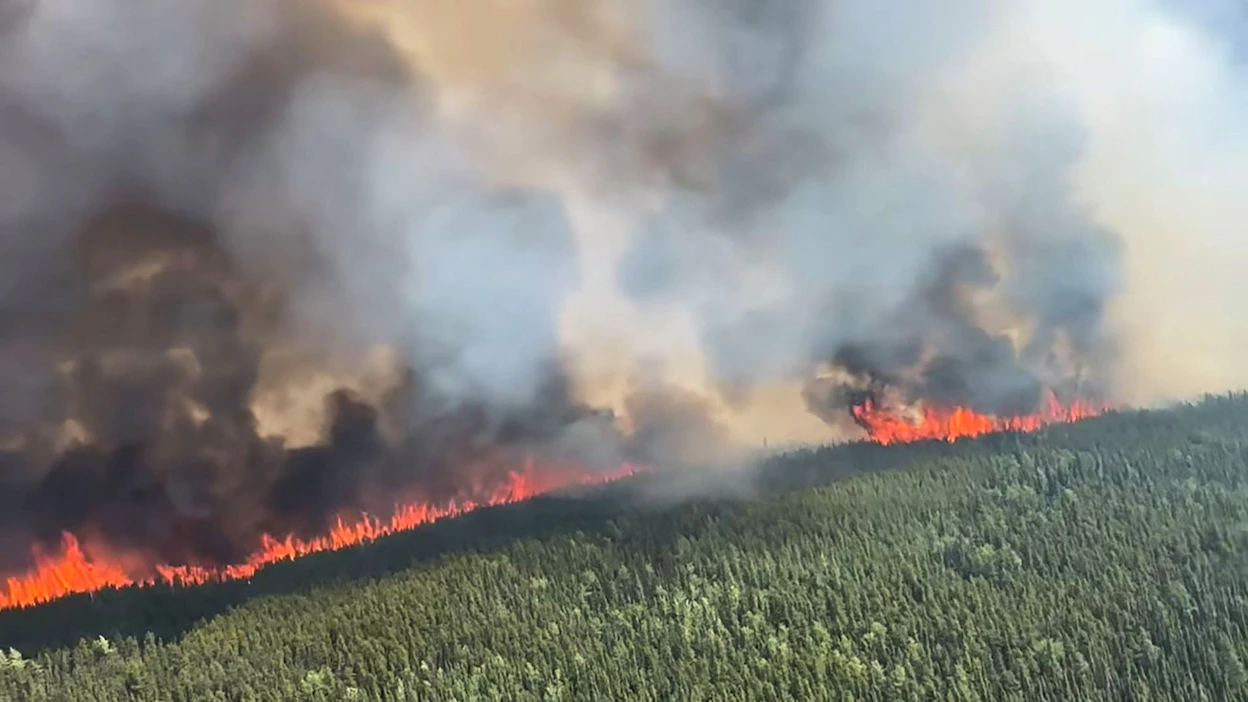 Uudet ja pahenevat maastopalot ovat ajaneet tuhansia kodeistaan ympäri Kanadaa. Kuva maastopalosta Brittiläisestä Kolumbiasta. LEHTIKUVA/AFP/BC Wildfire Service.