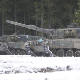 Myös Suomella on käytössään saksalaisvalmisteisia Leopard 2 -taistelupanssarivaunuja, joita Ukrainan armeija kipeästi kaipaisi torjuessaan Venäjän hyökkäystä.