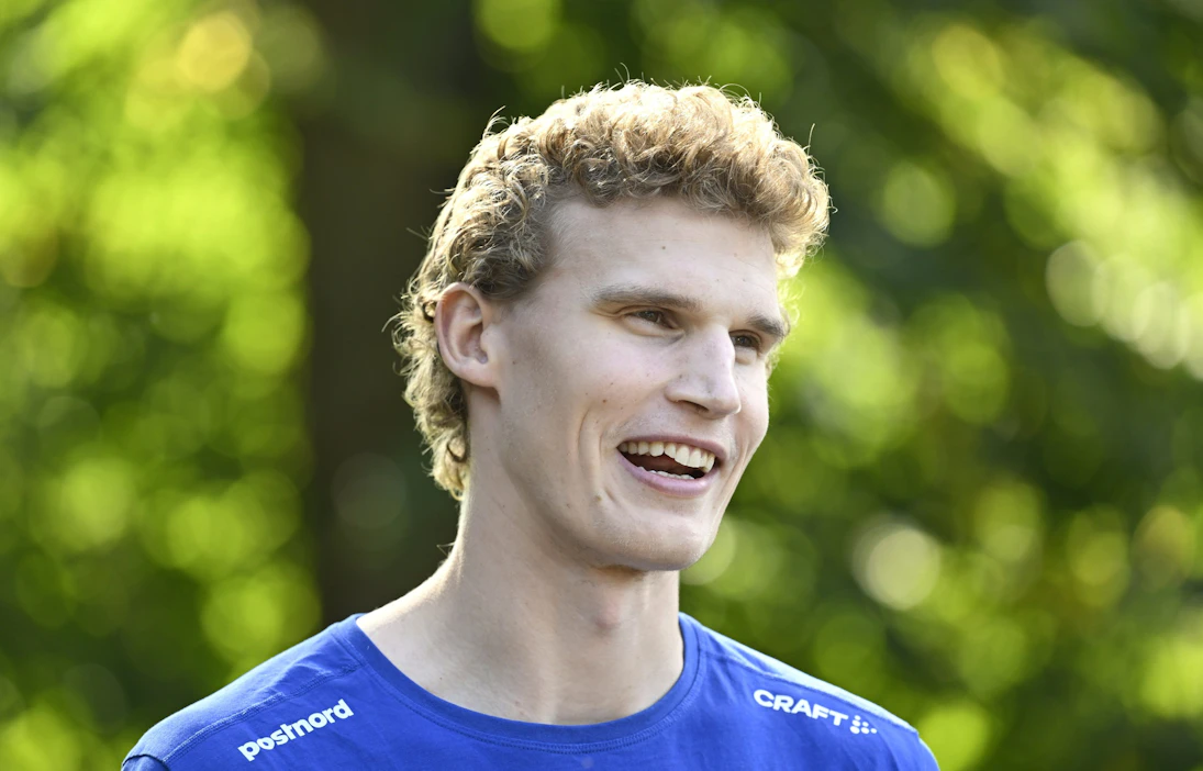 Lauri Markkanen ääntää Miikka Muurisen lempinimen toisin kuin muut suomalaispelaajat ja syö taas punaista lihaa. LEHTIKUVA / HEIKKI SAUKKOMAA.
