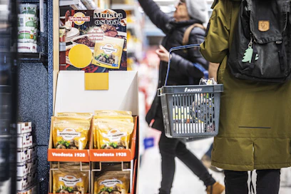 Suomalaiset miettivät jouluostoksiaan tarkemmin kuin ennen.