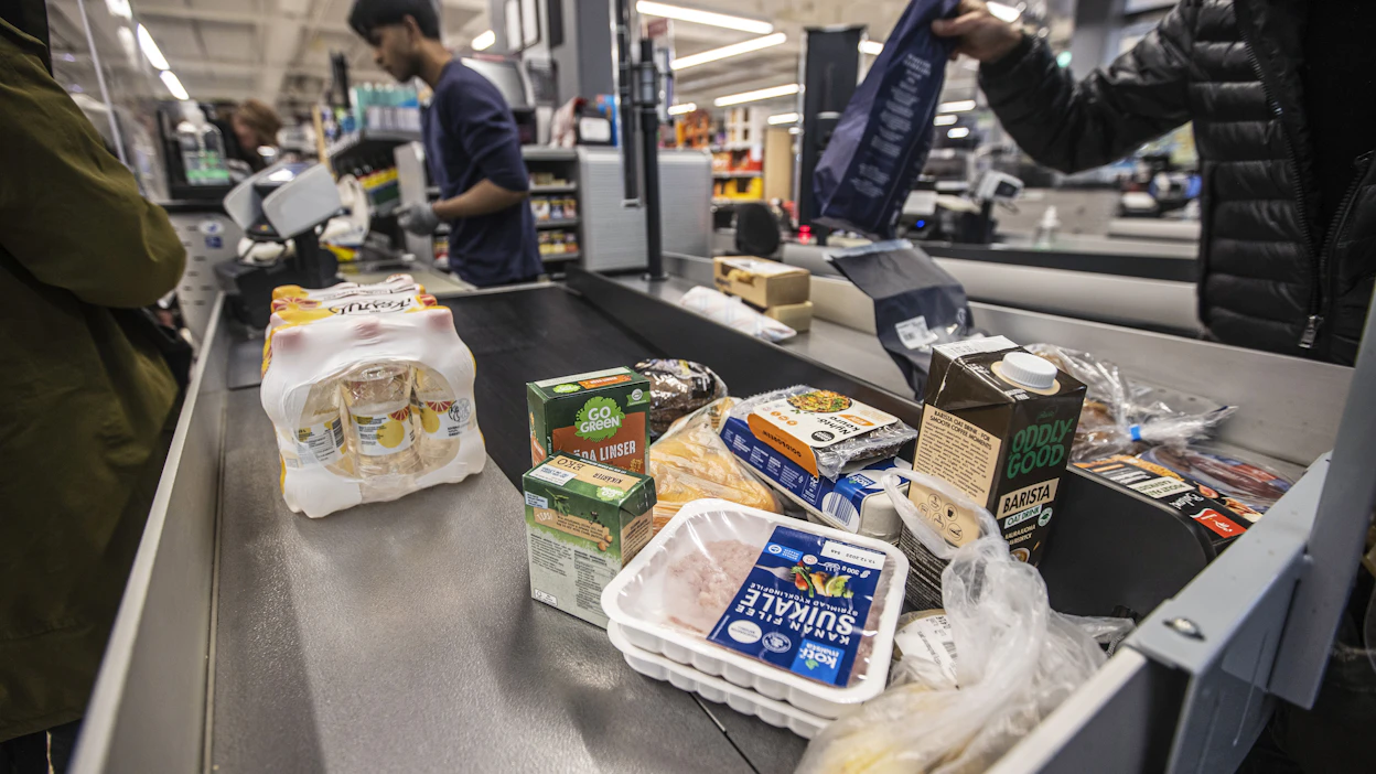 Uudistuvassa elintarvikemarkkinalaissa suukopua on aiheuttanut etenkin esitetty sääntely kaupan omiin merkkeihin.