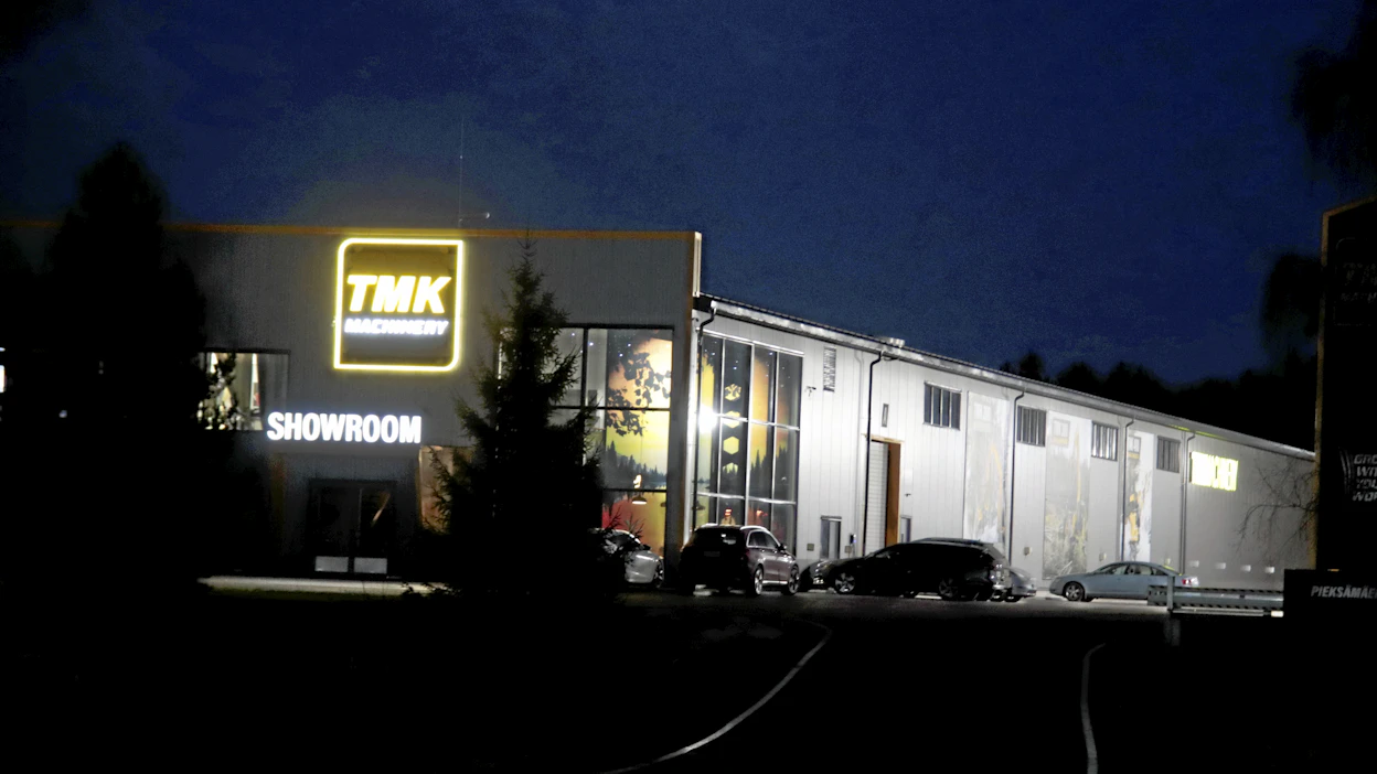 TMK Machinery Oy:n toimitilojen laajennus otettiin käyttöön syksyllä 2023. Talvella 2024 konekauppa on ollut hiljaista, mutta FinnMetko näyttelyiden jälkeen myynti on ylittänyt joka kuukausi edellisvuoden vastaavat kuukaudet.