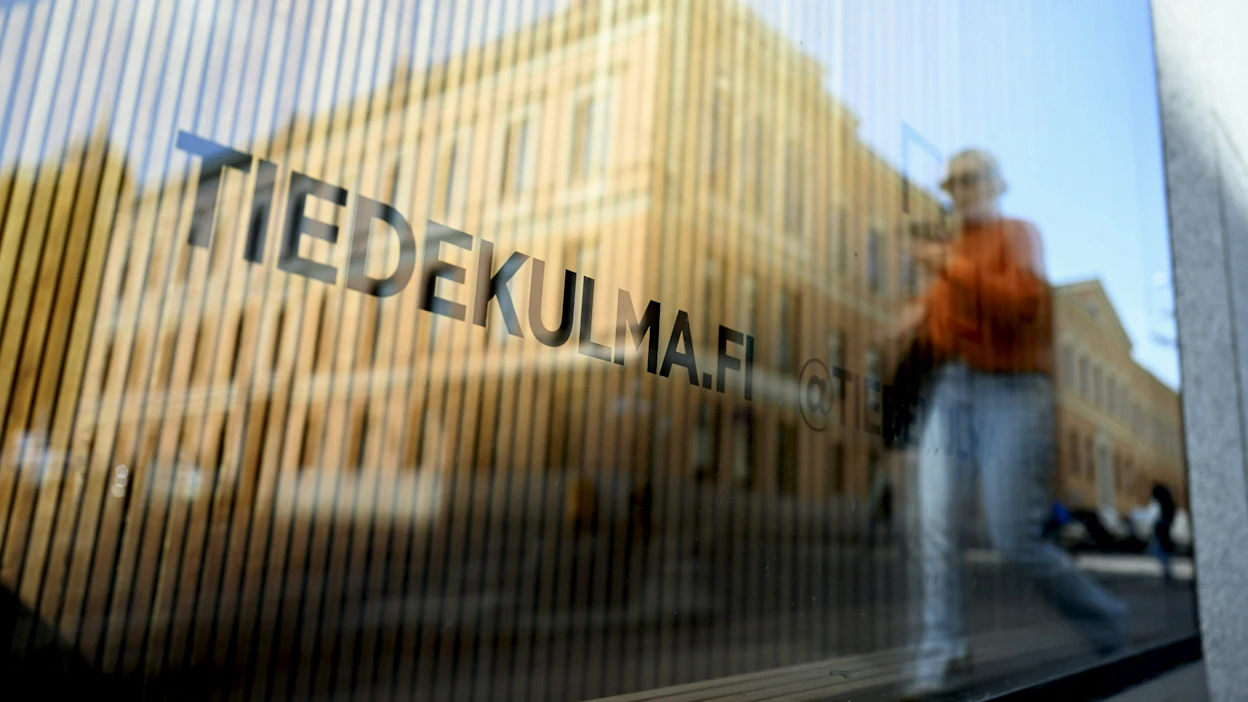 Petteri Orpon (kok.) hallituksen ohjelmassa mainitaan, että se etenee kohti EU- ja ETA-maiden ulkopuolisten opiskelijoiden lukukausimaksujen täyskatteellisuutta. LEHTIKUVA / HEIKKI SAUKKOMAA.