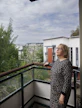 Jyväskylässä asuva Maritta Leinonen kuuluu harvoihin asumisoikeusasukkaisiin, joilla on järvinäkymä.