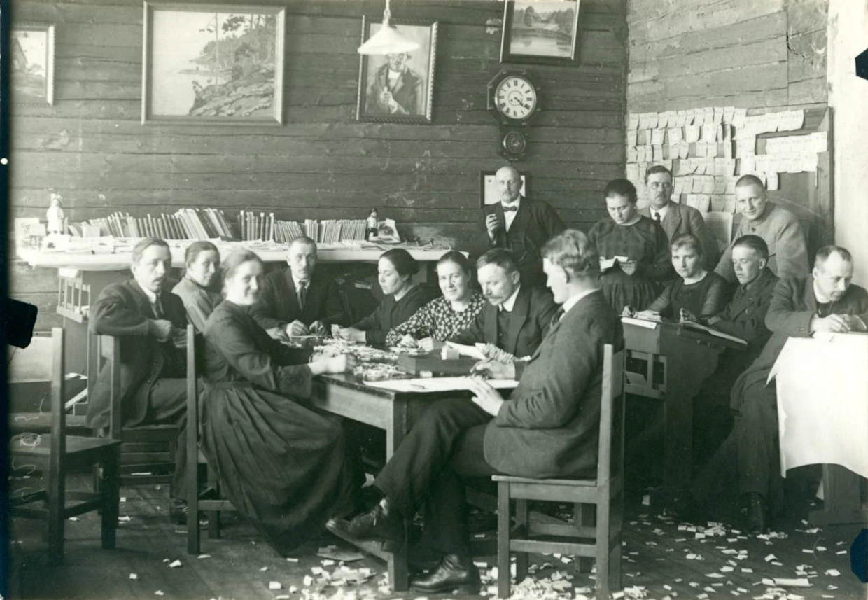 Satakunnan nuorisoseurojen arpajaiset Kokemäen yhteiskoululla vuonna 1922.
