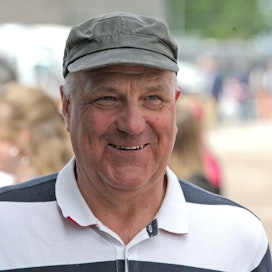 Jan-Olov Persson voittanut urallaan ohjastajana yli 2 000 voittoa. Valmennettavat ovat voittaneet noin 3 000 lähtöä.