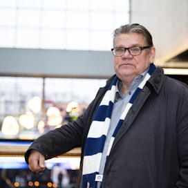 Perussuomalaisten entisen pitkäaikaisen puheenjohtajan Timo Soinin mielestä Suomen poliittisella keskikentällä on valtava ”kraatteri”, jonka syövereissä on suuri joukko perussuomalaisten, keskustan ja kristillisdemokraattien nykyisiä ja entisiä kannattajia.