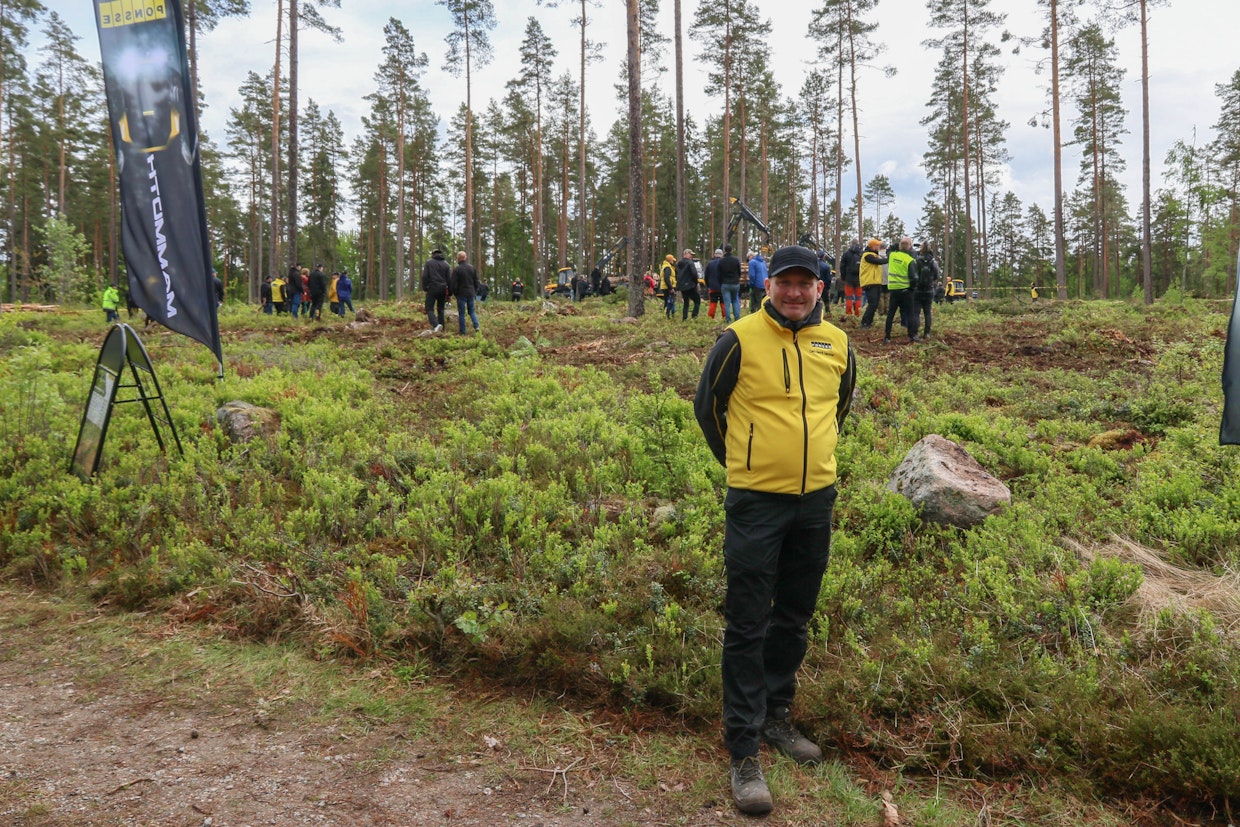 Ruotsin Ponsse AB toimitusjohtaja Carl-Henrik Hammar voi hymyillä vapautuneesti – nyt Ponssen mallistossa on Ruotsissa kysyttyjä malleja laajemmalla kattauksella. Suurille uudistushakkuille on erittäin tehokas kuormatraktorimalli ja Scorpionin ergonomiaa tarjotaan suurempien puiden hakkuille.