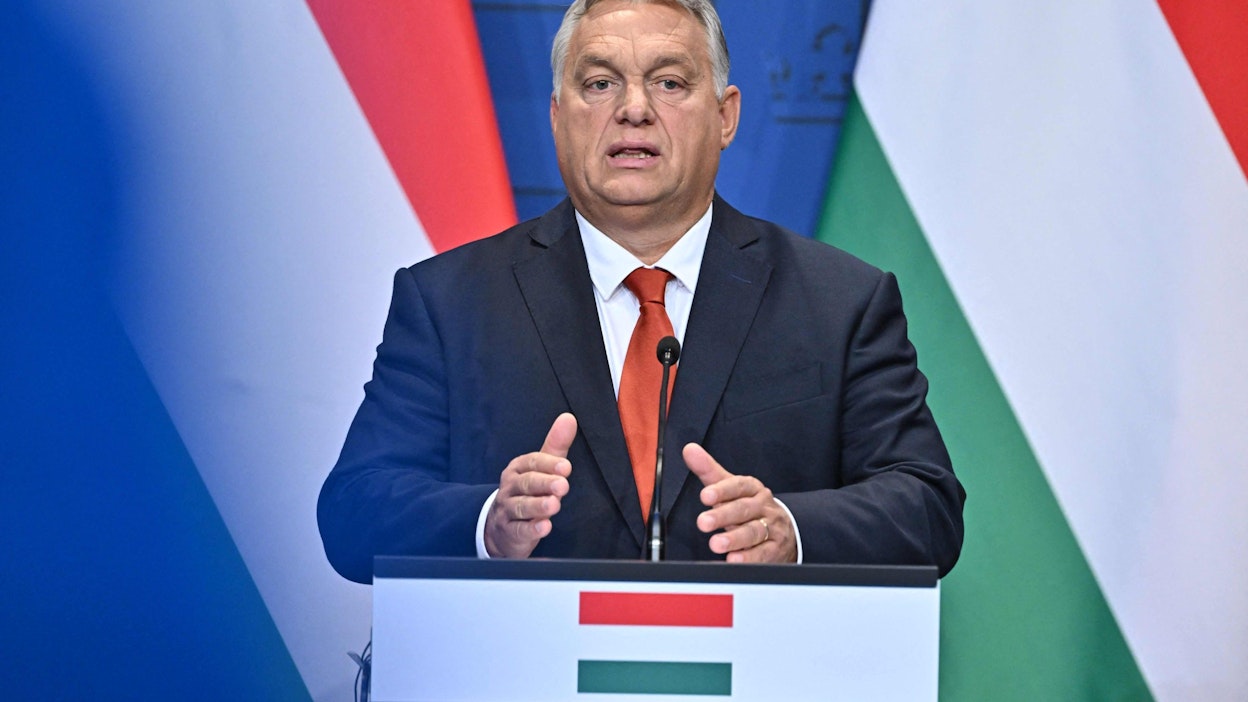 Pääministeri Viktor Orbanin Fidesz-puolue ei halunnut äänestystä Suomen ja Ruotsin Nato-jäsenyydestä tiistaiksi. LEHTIKUVA/AFP. 