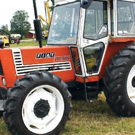 Fiat 780 DT -traktoria valmistettiin vuosina 1975–84, Modena, Italia.