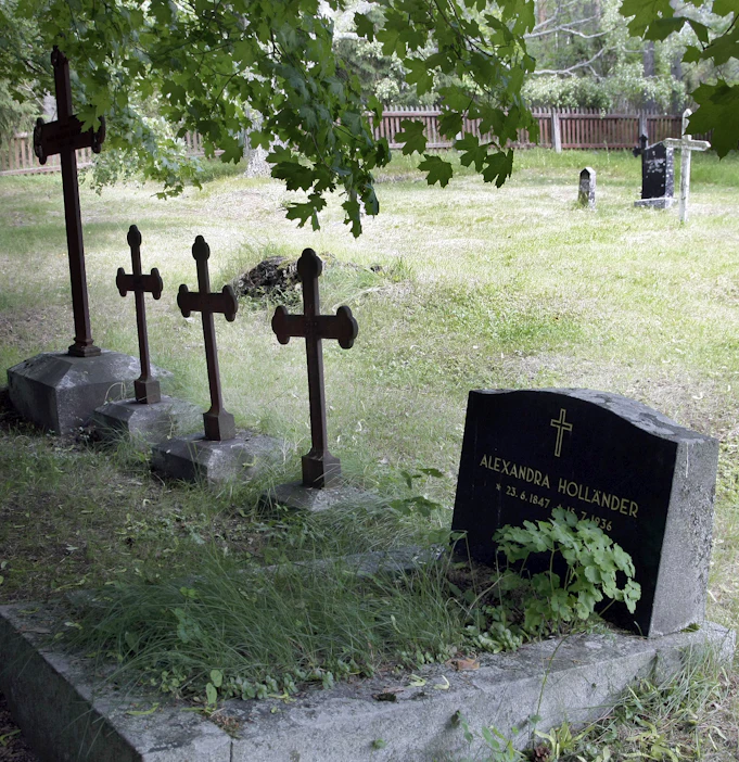 Seilin saari Länsi-Turunmaalla on yksi Suomen synkiksi luokitelluista matkakohteista. Kuva on saaren hautausmaalta.