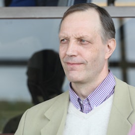 Vermon puheenjohtajuuden jättävä Mikko Salminen on maatalousyrittäjä ja hevoskasvattaja Somerolta.