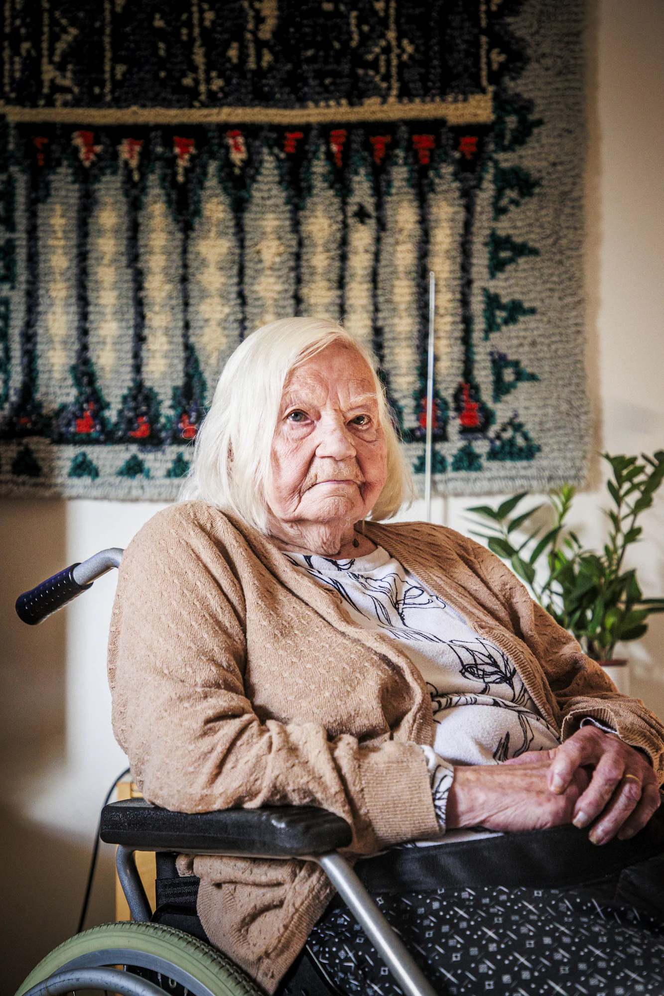 Taimi Veijalaisen mielestä nykyään aikuistutaan liian nuorena. ”Sellaisessa iässä, jossa ei vielä kestetä aikuisuuden mukanaan tuomaa vastuuta.”