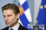 Puolustusministeri Antti Häkkänen (kok.) kertoi tiedotustilaisuudessa torstaina, että hallitus on antanut esityksen, jolla rajoitetaan venäläisten kiinteistökauppoja Suomessa.. 