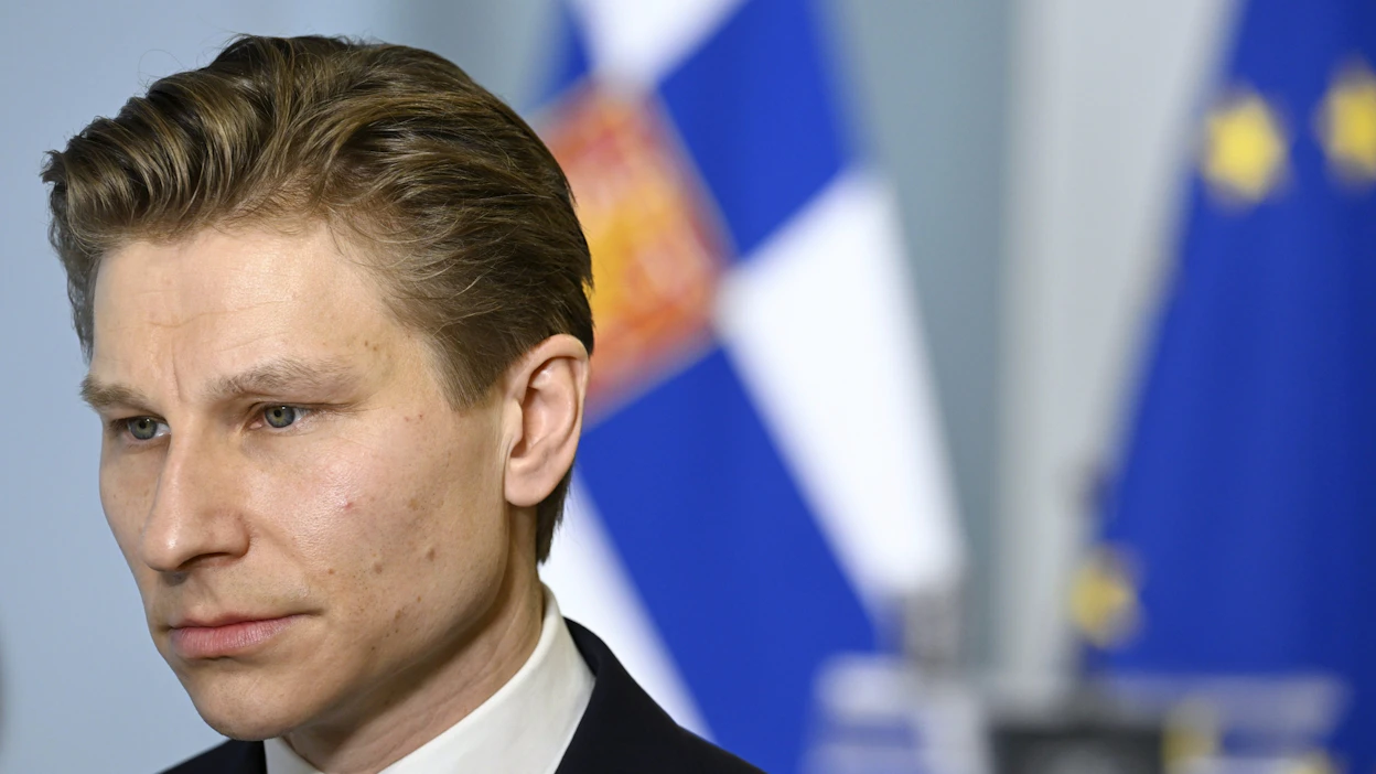 Puolustusministeri Antti Häkkänen (kok.) kertoi tiedotustilaisuudessa torstaina, että hallitus on antanut esityksen, jolla rajoitetaan venäläisten kiinteistökauppoja Suomessa..