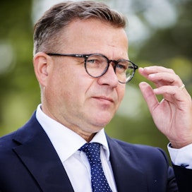 Kirjoittaja kritisoi pääministeri Petteri Orpon (kok.) hallitusta siitä, että aluekehittämisessä maakuntien veturit, pienemmät kaupungit, unohdetaan. 