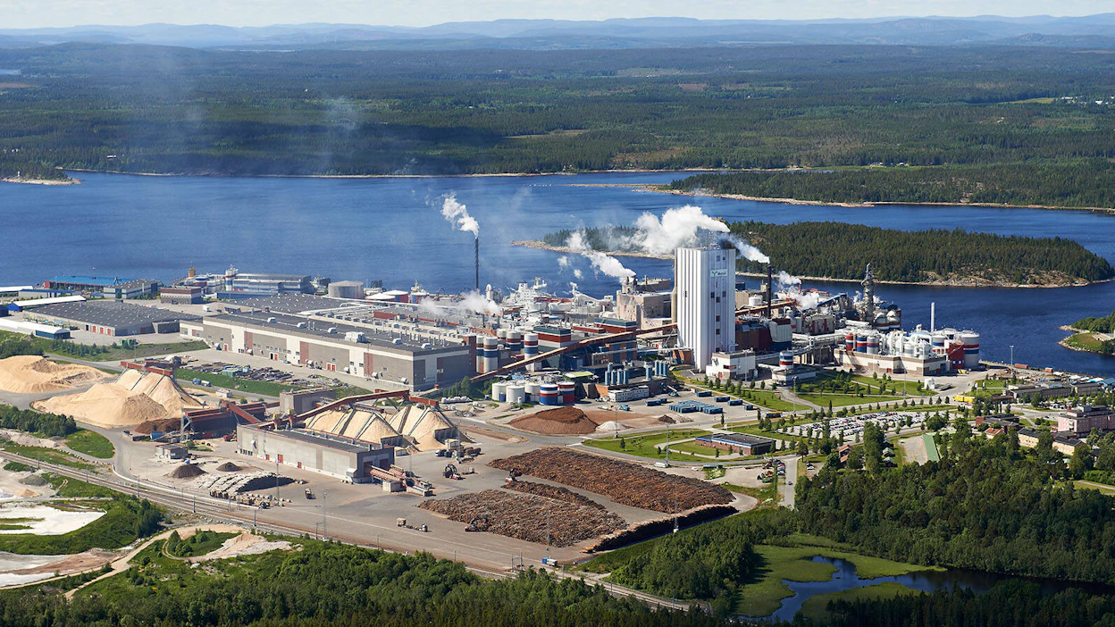 Norra Skog osti Metsä Boardilta 30 prosentin osuuden Husum Pulp AB:sta vuonna 2021. Tehdas tuottaa sellua ja kartonkia.