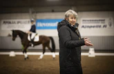 Kyra Kyrklund on tunnettu selkeästä ja yleisöystävällisestä opetustyylistään. 