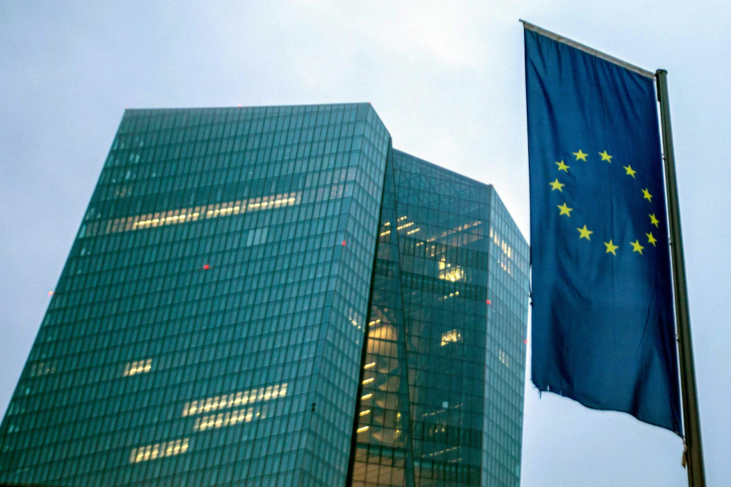Euroopan keskuspankki kertoo lopettavansa arvopapereiden osto-ohjelmansa 1. heinäkuuta. LEHTIKUVA/AFP.