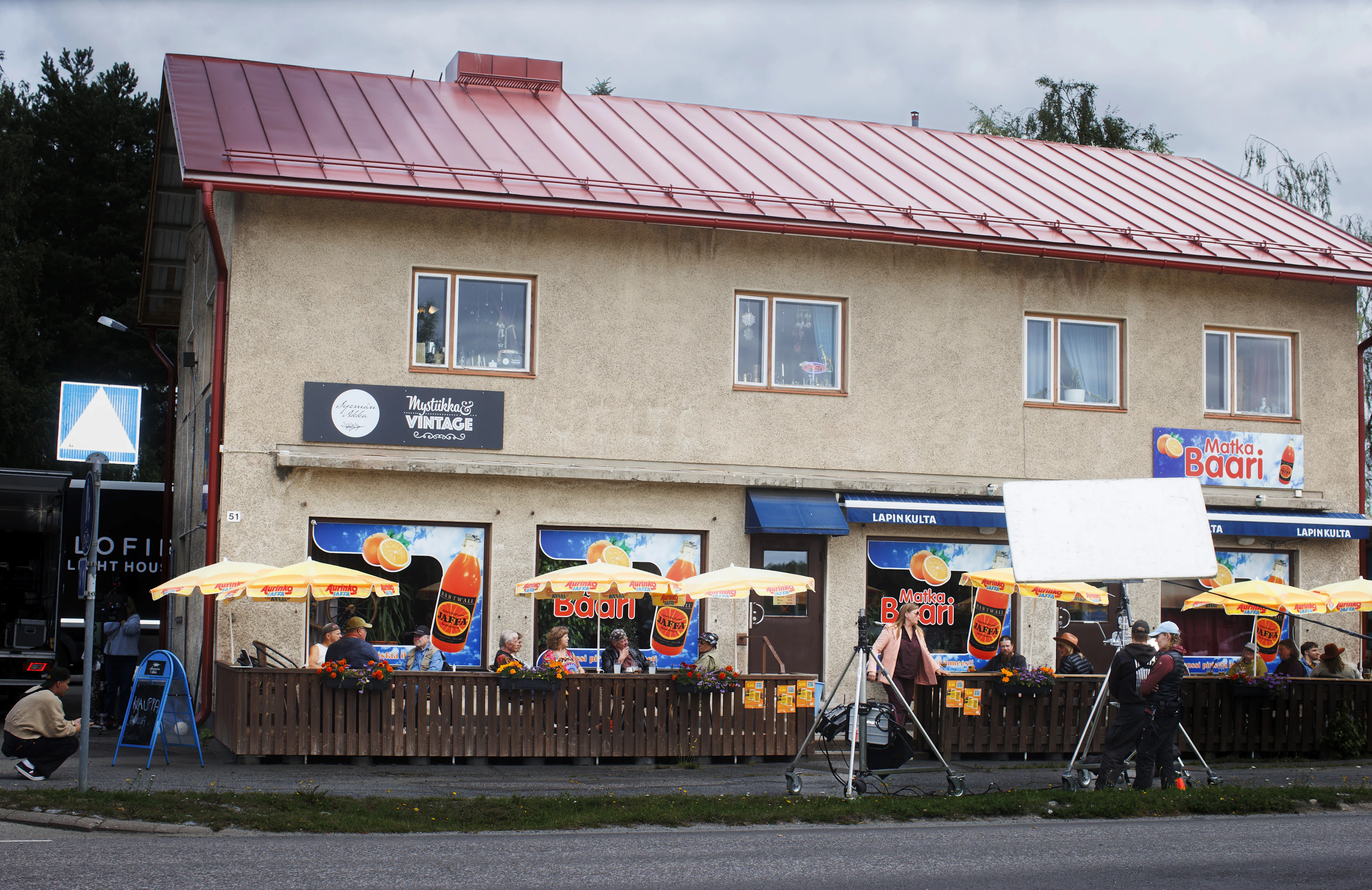 200 litraa sahtia -elokuvaa kuvattiin ensimmäisen elokuvan tapaan Matkabaarissa.