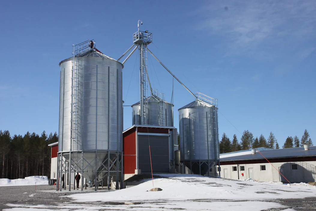 Keskellä metsää ja kaukana asutuksesta oleva Pig Hill Oy:n emakkosikala on erinomainen ratkaisu niin yrityksen kuin lähistöllä asuvienkin kannalta.