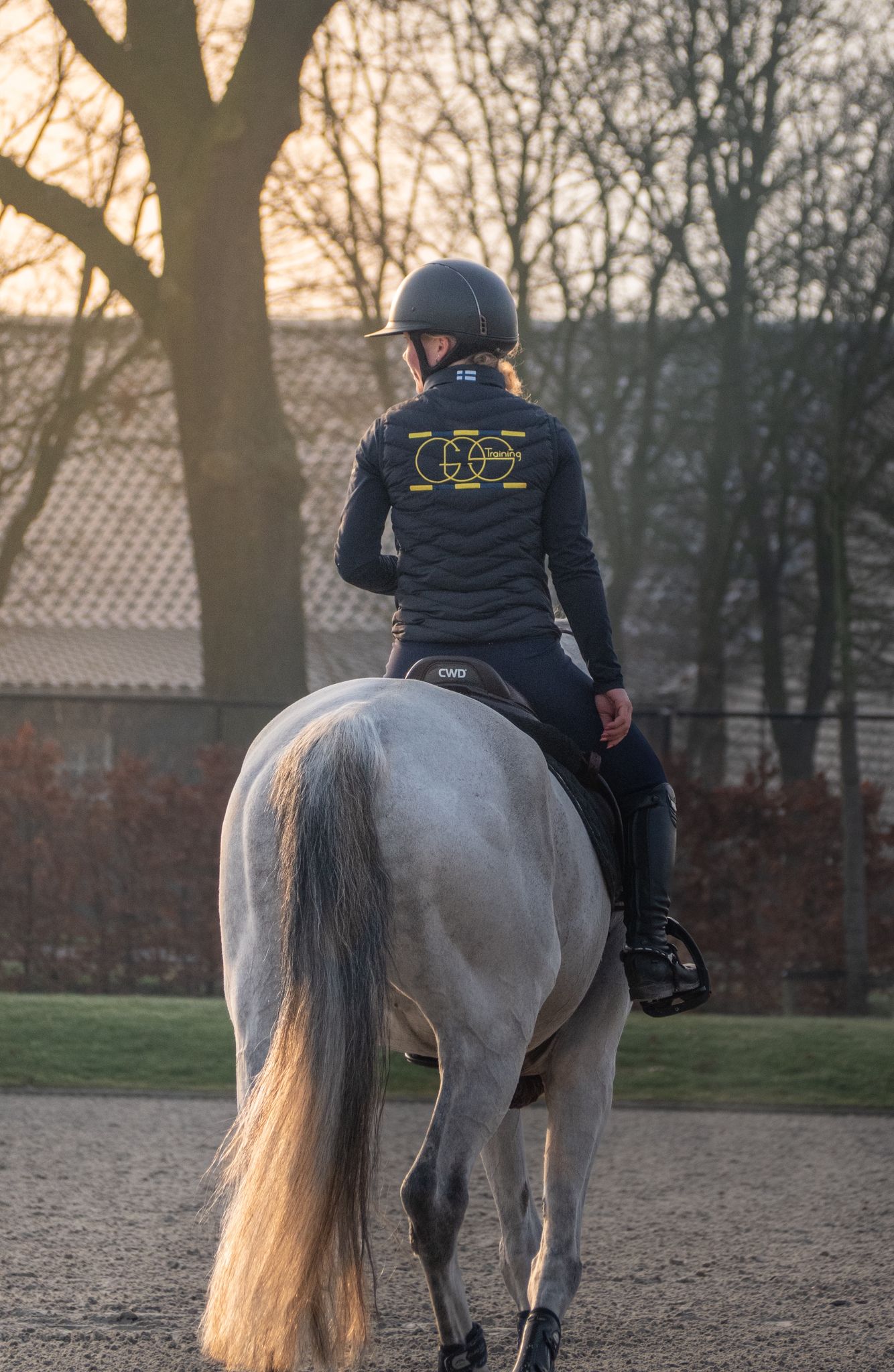 Veera Salminen tuntee olonsa kotoisaksi Cayadinan satulassa. 