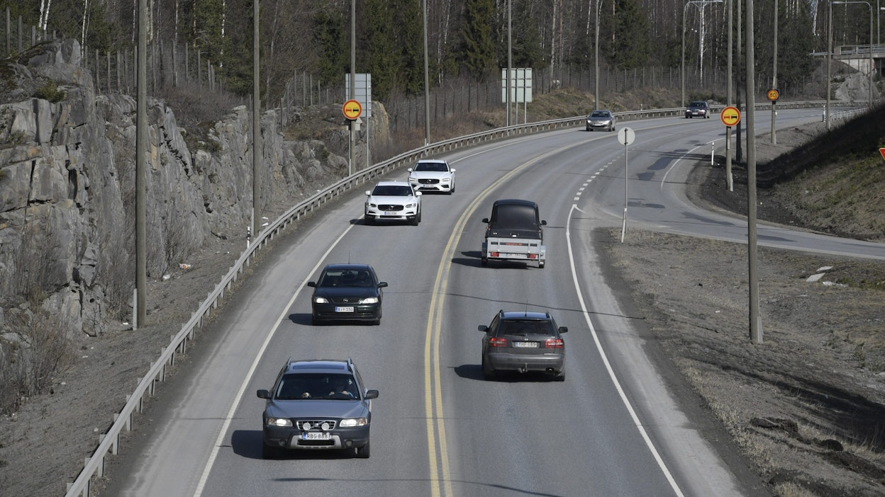 Liikennettä valtatie 9:llä Tampereella huhtikuussa 2020. LEHTIKUVA / Heikki Saukkomaa.