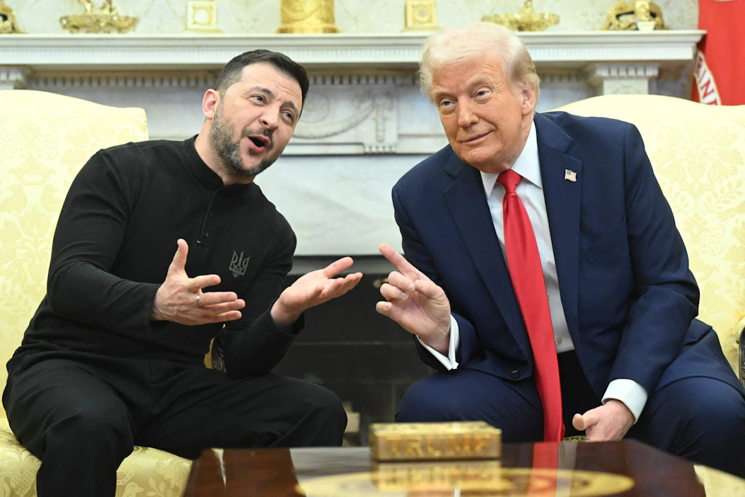 Yhdysvltain presidentti Donald Trumpin (vasemmalla) kanssa kiistelyyn päättyneen tapaamisen jälkeen presidentti Volodymyr Zelenskyi (vasemmalla) sanoi kuitenkin uskovansa , että Ukrainan ja Yhdysvaltain välinen suhde voidaan vielä pelastaa. LEHTIKUVA / AFP .