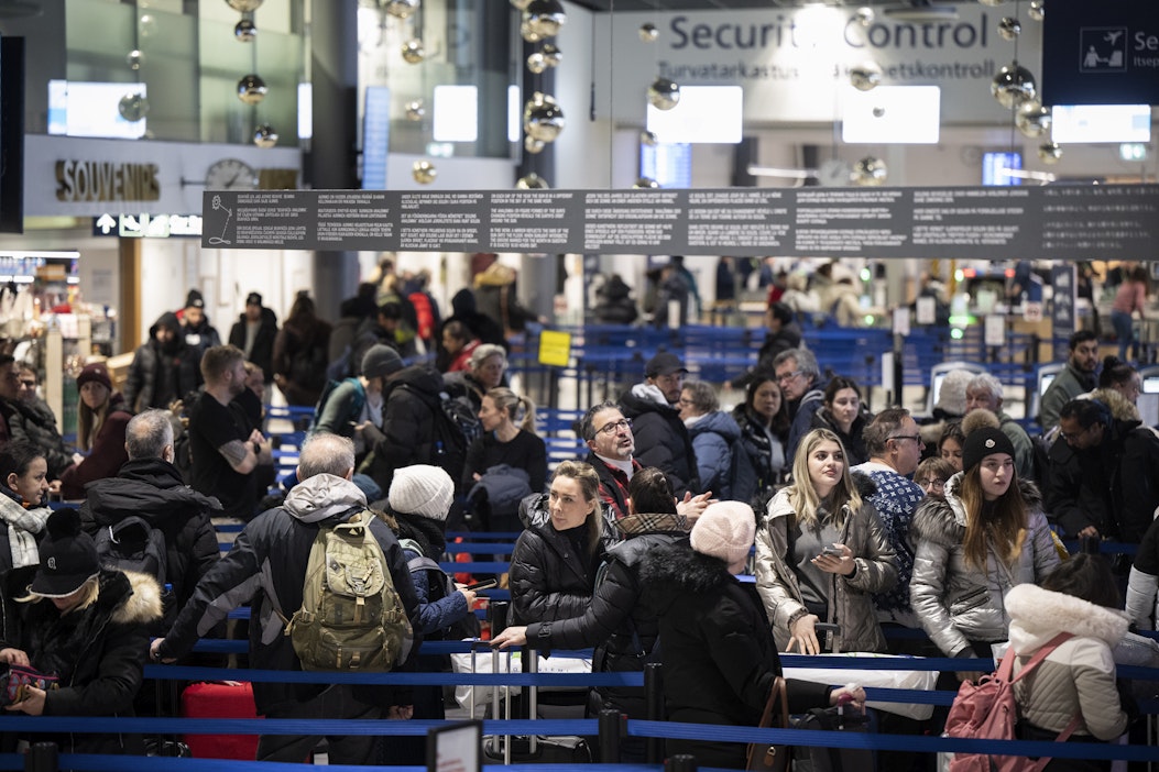Matkustajia Rovaniemen lentokentällä viime vuoden tammikuussa.