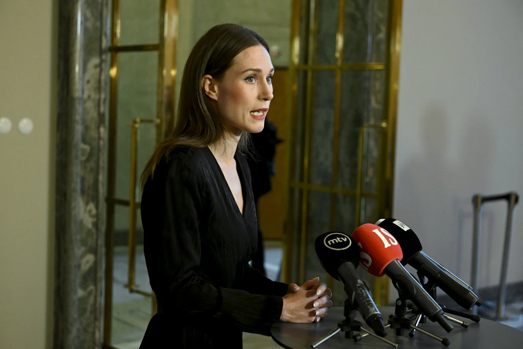 Pääministeri Sanna Marinin mukaan hallituksen johtoviisikko on sopinut, että hallituspuolueet noudattavat jatkossa yhteisiä pelisääntöjä. LEHTIKUVA / VESA MOILANEN.