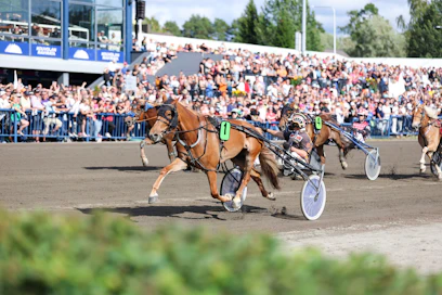 Missä muut tulevat? Lumi-Oosa ja Harri Kotilainen eivät jääneet odottelemaan muita kuningatarkilvan avausmatkalla.