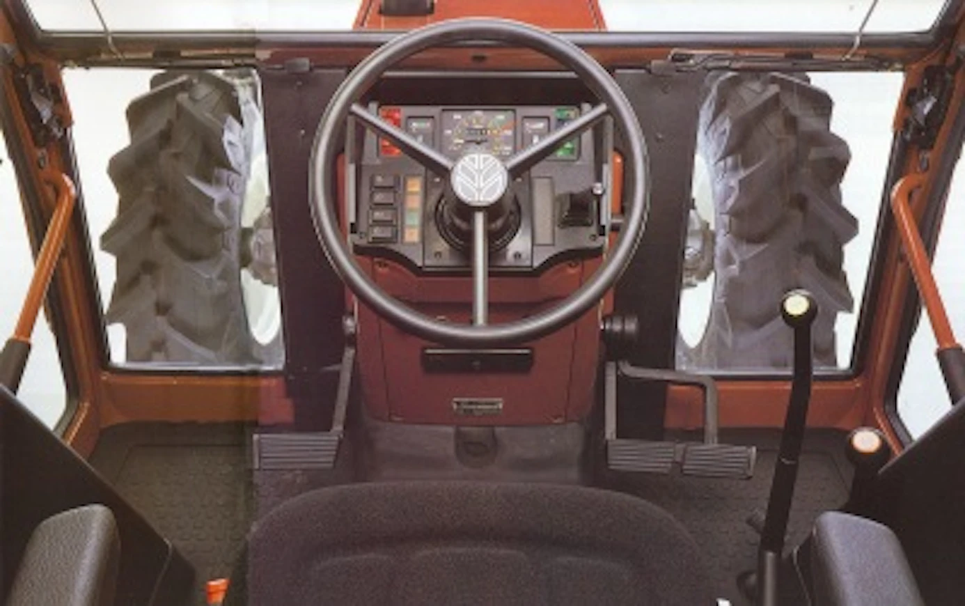 88Fiatagri90-90ohjaamo