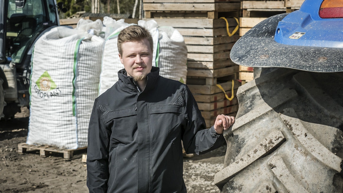 23-vuotias kauhavalainen Joonas Palomäki etsii luotettavaa, huumorintajuista ja elämänmyönteistä naista, joka on suurin piirtein samanikäinen. Sosiaalisuus on myös plussaa.