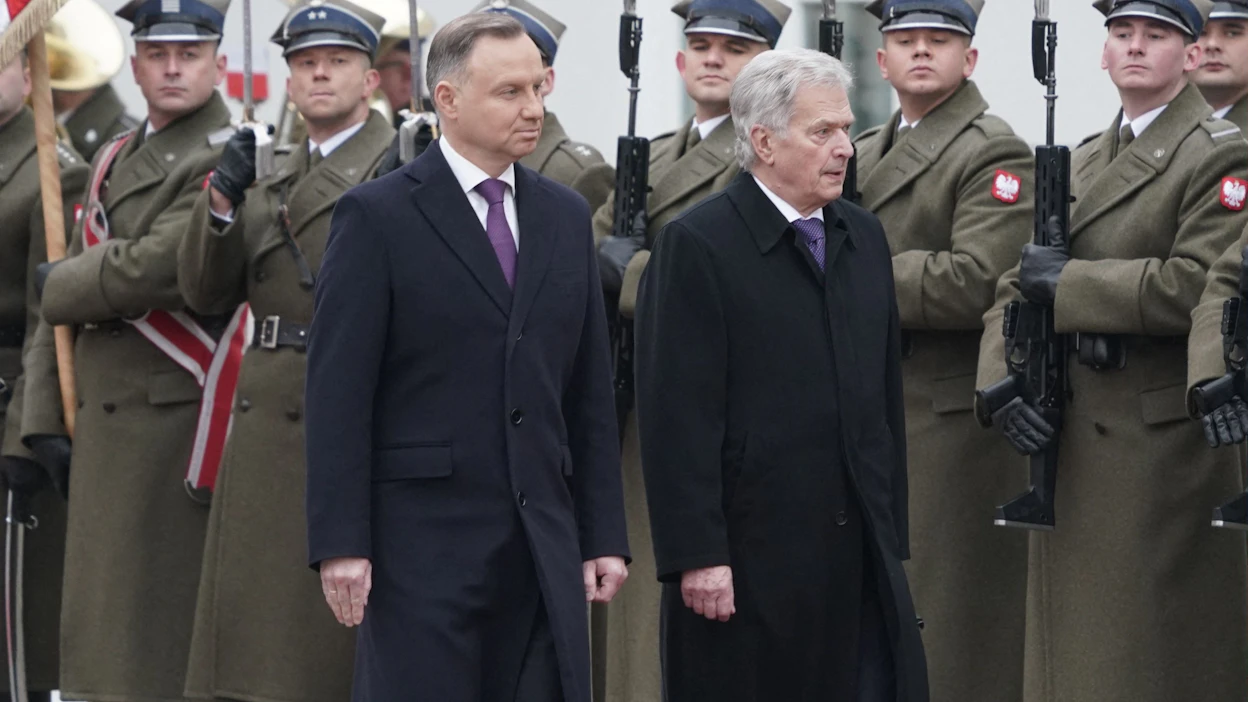 Niinistö aloitti maanantaina kaksipäiväisen virallisen vierailunsa Puolassa, missä hän tapasi aiemmin päivällä presidentti Andrzej Dudan. Lehtikuva/AFP.