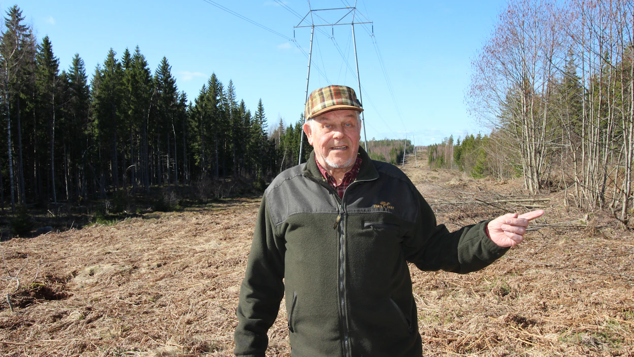 Metsänomistaja Esko Jokiniemi pitää tärkeänä sitä, että tuulipuistoalueen läpi kulkeva 110 kV voimalinja vähentää uuden sähkölinjan rakentamistarvetta.