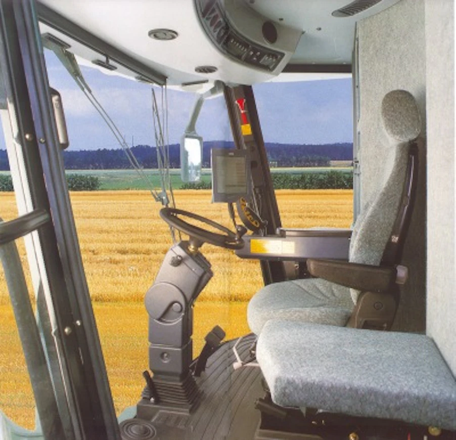 00Fendt6330ohjaamo