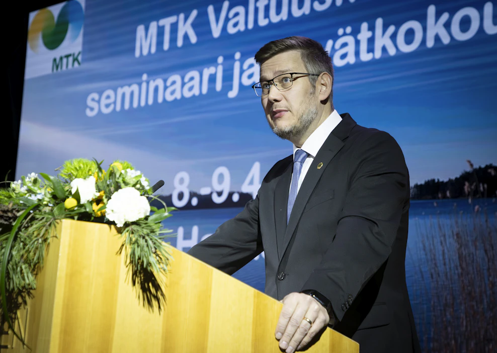 MTK:n valtuuskunnan puheenjohtaja Eerikki Viljanen patisti hallitusta toimiin suomalaisen tuottajan puolesta. ”Tätä menoa suomalainen tuottaja ei selviä”, Viljanen sanoi.