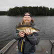 Eemeli Oksiala narrasi Puulasta kuhan kesäkuussa. Fisuburgerin käyttämät petokalat hankitaan pääasiassa virvelillä.