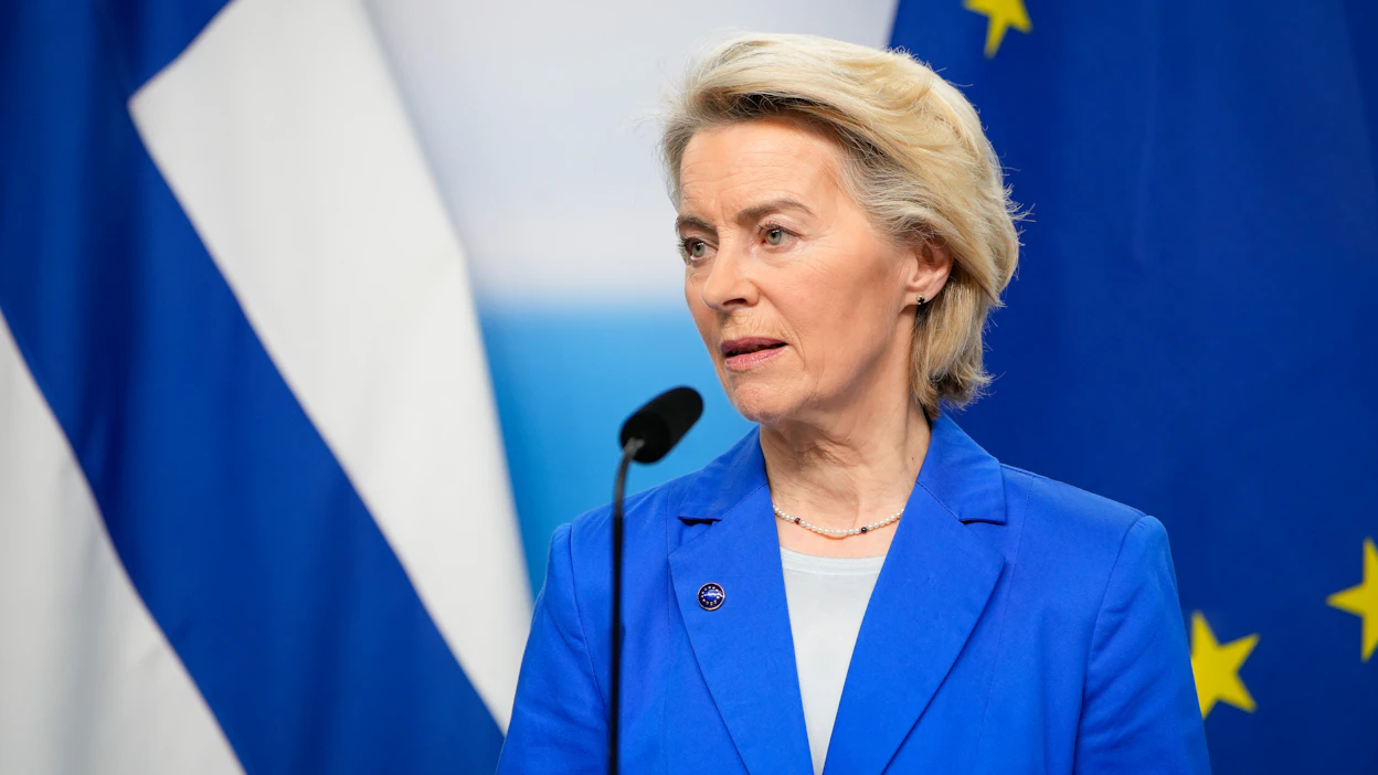 EU-komission on Ursula von der Leyenin johdolla selvitettävä, mitä vaihtoehtoja Ukrainan rahoittamiseksi on olemassa.