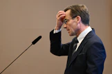 Pääministeri Ulf Kristersson ei ottanut kantaa siihen, minne uudet laitokset saattaisivat sijoittua. Arkistokuva. LEHTIKUVA / AFP. 