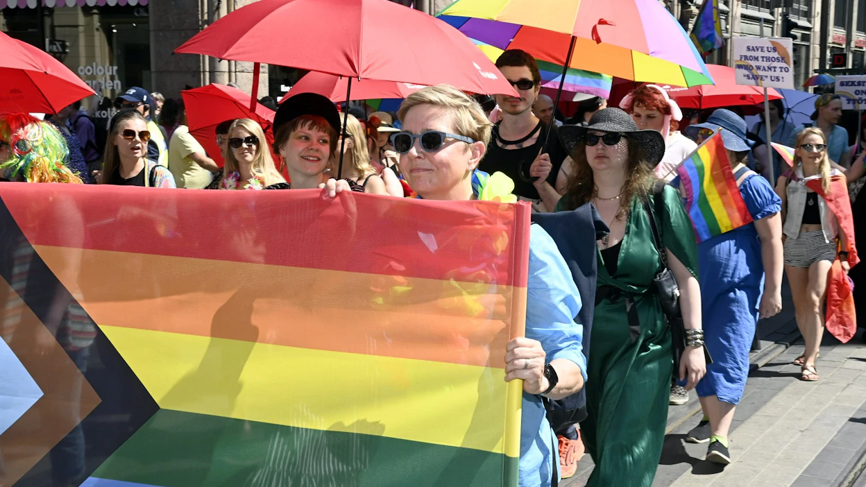 Helsinki Pride -kulkue järjestetään ensimmäistä kertaa sitten vuoden 2019, jolloin siihen osallistui noin 100 000 ihmistä. LEHTIKUVA / Jussi Nukari .