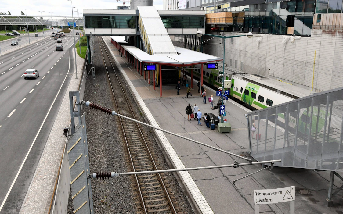 Junaliikenteen pysäytys Kupittaalle eli ennen päärautatieasemaa on osa Kupittaa–Turku-ratahanketta, jossa muun muassa rakennetaan kaksoisraide Kupittaan ja Turun rautatieaseman välille.