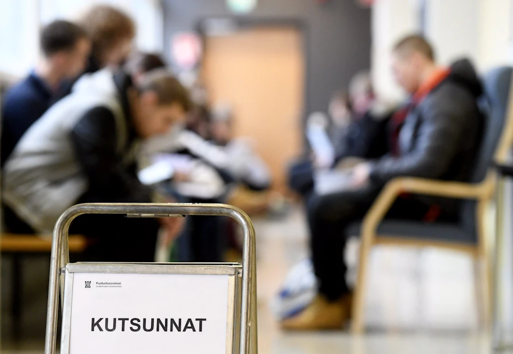 Kutsuntoihin osallistuu tänä vuonna lähes 37 000 henkilöä. Kuvituskuva. LEHTIKUVA / VESA MOILANEN.