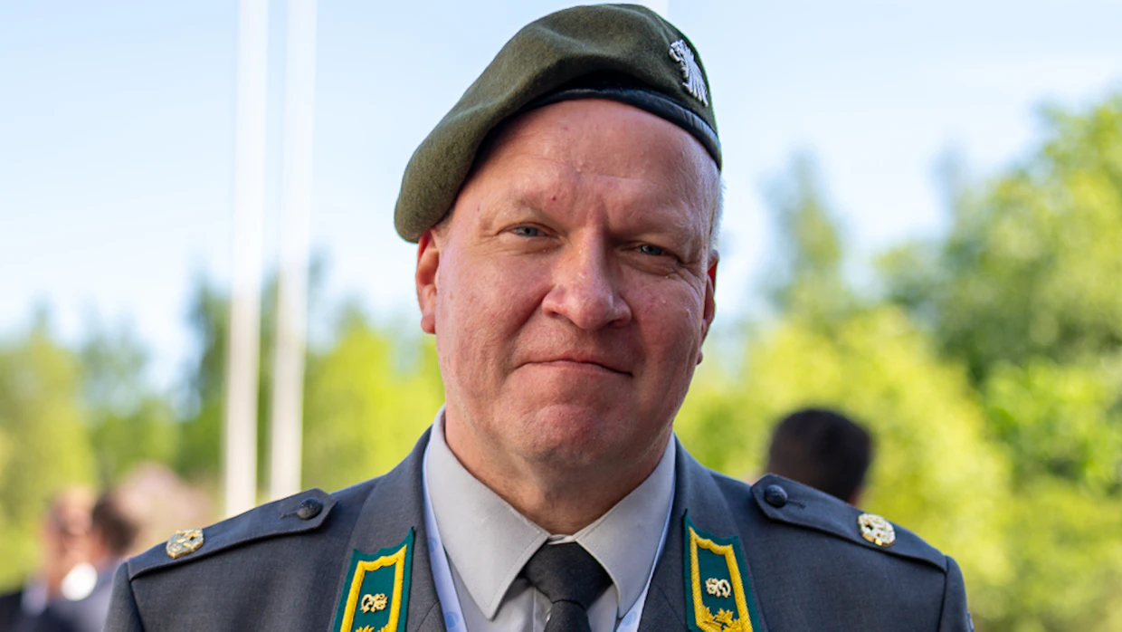 Prikaatikenraali <strong id="strong-3a97450a66188f5d435e05be171ee552">Jyri Raitasalo</strong> johtaa 3 500 sotilaan Karjalan prikaatia Vekaranjärvellä.
